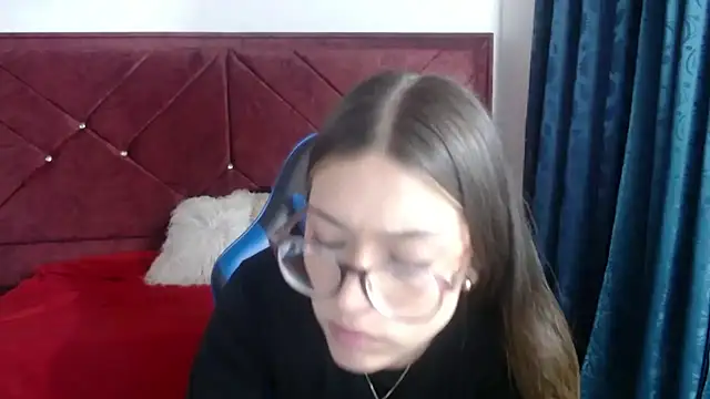 Snapshot of zoe_sweet5 chatting on January 5, 2026, 9:40 pm zoe sweet5 online show from January 5, 2026, 9:40 pm