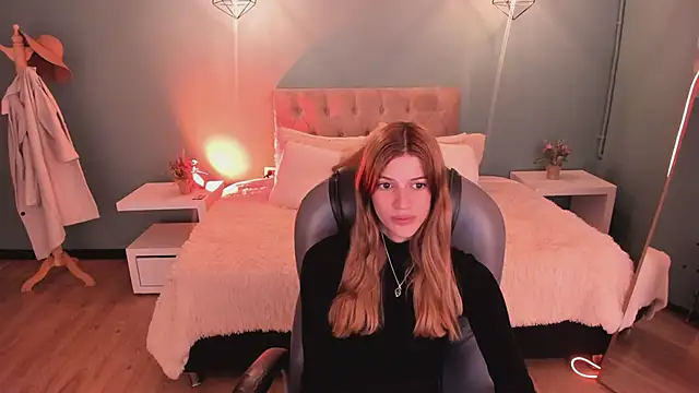 Nora Vennucci online show from May 5, 2026, 8:01 pm