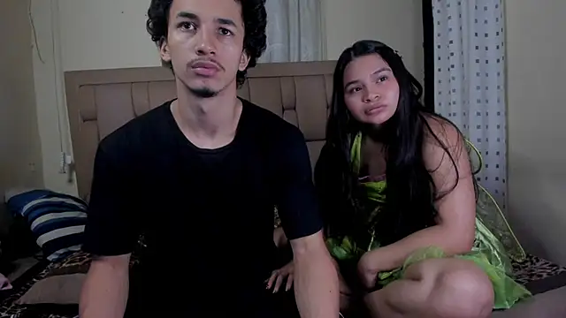 Snapshot of stepcouple_XXX chatting on October 21, 2025, 12:11 am stepcouple XXX online show from October 21, 2025, 12:11 am