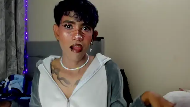 Snapshot of andrew_uwu_ chatting on December 21, 2025, 12:24 am andrew uwu online show from December 21, 2025, 12:24 am
