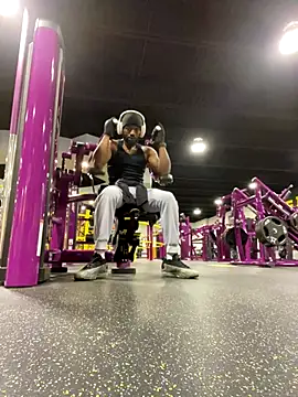 prettyrichie online show from November 3, 2025, 1:55 am