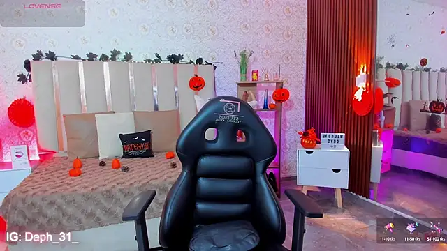 Daphnne tay online show from October 12, 2025, 4:03 am