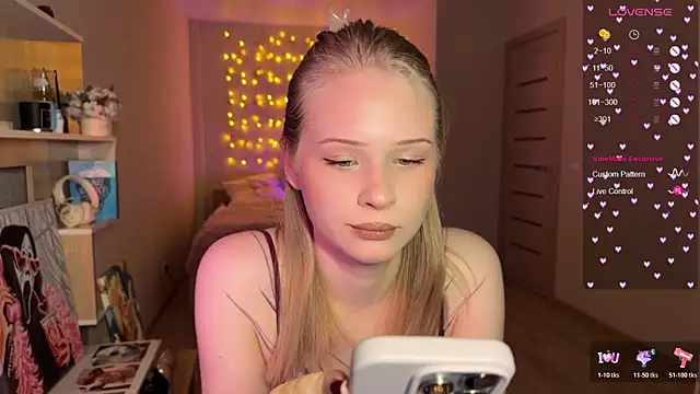 lisa barbie online show from December 15, 2025, 8:36 pm