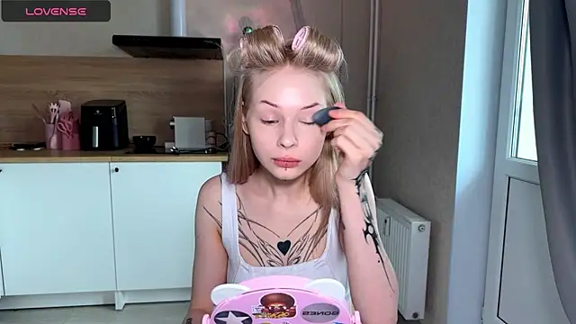 lisa barbie online show from May 14, 2026, 5:59 am