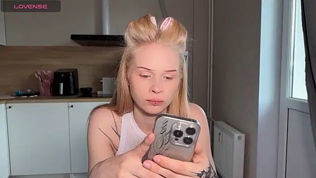 lisa barbie online show from May 28, 2026, 3:25 am