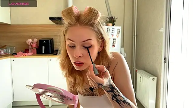 lisa barbie online show from May 19, 2026, 6:09 am