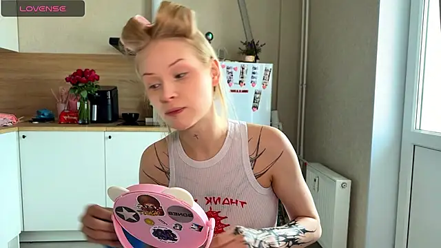 lisa barbie online show from May 17, 2026, 8:03 am