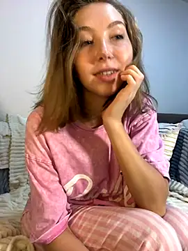 Snapshot of LinaSiren chatting on November 1, 2025, 12:32 pm LinaSiren online show from November 1, 2025, 12:32 pm