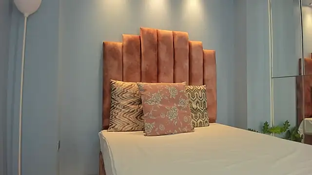 lou rosse  online show from December 22, 2025, 8:53 pm