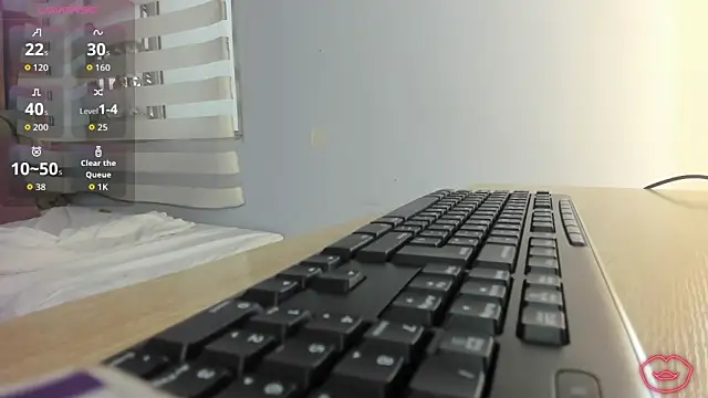 lou rosse  online show from September 29, 2025, 8:47 pm