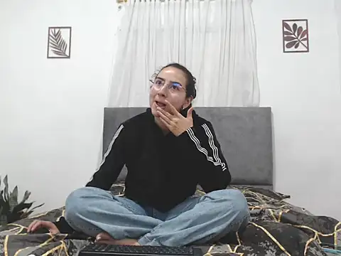 Snapshot of odette_brigh chatting on October 4, 2025, 1:40 am odette brigh online show from October 4, 2025, 1:40 am