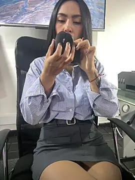 Snapshot of Amy_Kiitty_ chatting on April 28, 2026, 1:48 pm Amy Kiitty online show from April 28, 2026, 1:48 pm