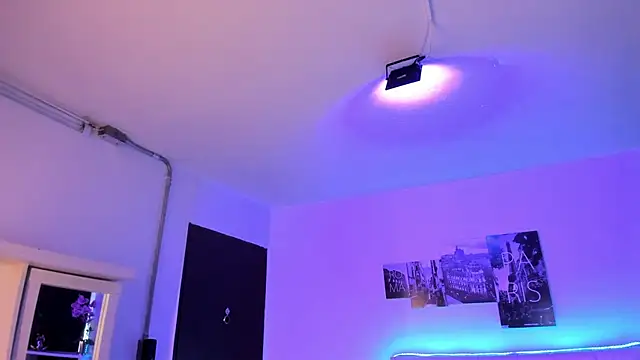 Amy Kiitty  online show from November 15, 2025, 12:42 pm