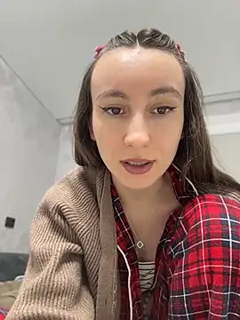 viviandaimond1 online show from April 26, 2026, 6:05 pm