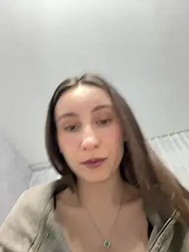 viviandaimond1 online show from April 18, 2026, 7:29 pm