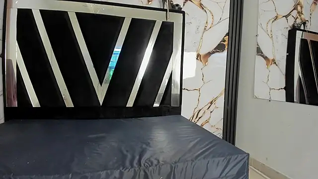 Snapshot of KarinaSimonz chatting on October 23, 2025, 7:34 pm KarinaSimonz online show from October 23, 2025, 7:34 pm