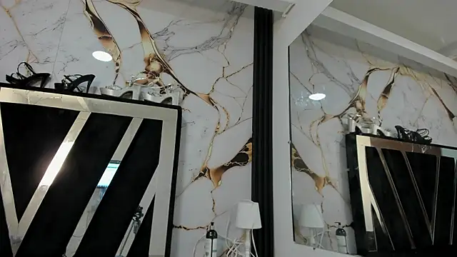 Snapshot of KarinaSimonz chatting on February 20, 2026, 8:33 pm KarinaSimonz online show from February 20, 2026, 8:33 pm