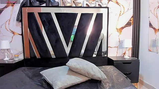 Snapshot of KarinaSimonz chatting on February 1, 2026, 11:14 pm KarinaSimonz online show from February 1, 2026, 11:14 pm