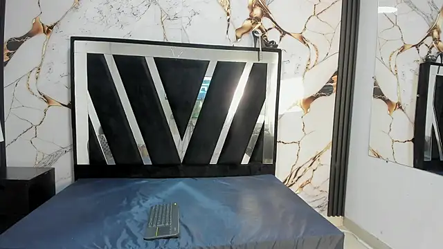 Snapshot of KarinaSimonz chatting on October 22, 2025, 7:13 pm KarinaSimonz online show from October 22, 2025, 7:13 pm