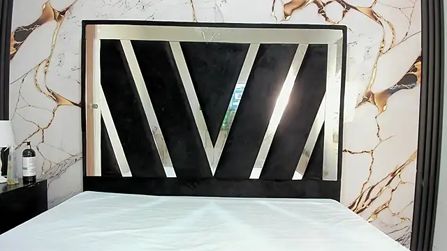 Snapshot of KarinaSimonz chatting on November 18, 2025, 8:23 pm KarinaSimonz online show from November 18, 2025, 8:23 pm