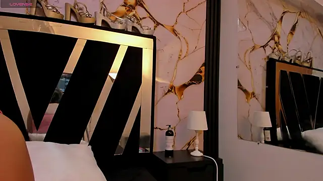 Snapshot of KarinaSimonz chatting on February 7, 2026, 7:44 pm KarinaSimonz online show from February 7, 2026, 7:44 pm