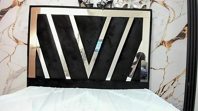 Snapshot of KarinaSimonz chatting on February 18, 2026, 8:05 pm KarinaSimonz online show from February 18, 2026, 8:05 pm