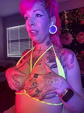 Snapshot of GoldieBakeman chatting on March 3, 2025, 12:01 am GoldieBakeman online show from March 3, 2025, 12:01 am