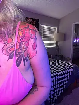 Snapshot of GoldieBakeman chatting on September 29, 2025, 5:07 pm GoldieBakeman online show from September 29, 2025, 5:07 pm