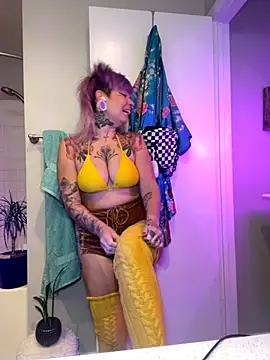 Snapshot of GoldieBakeman chatting on September 14, 2025, 5:46 pm GoldieBakeman online show from September 14, 2025, 5:46 pm