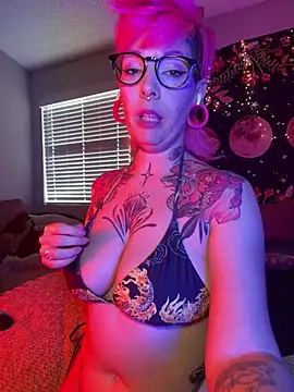 Snapshot of GoldieBakeman chatting on March 6, 2025, 8:37 pm GoldieBakeman online show from March 6, 2025, 8:37 pm