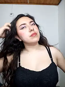 Snapshot of Emi_chik chatting on December 6, 2024, 1:13 am Emi chik online show from December 6, 2024, 1:13 am