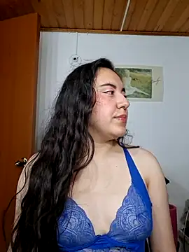 Snapshot of Emi_chik chatting on April 3, 2026, 10:32 am Emi chik online show from April 3, 2026, 10:32 am