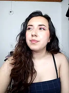 Snapshot of Emi_chik chatting on December 14, 2024, 5:40 am Emi chik online show from December 14, 2024, 5:40 am