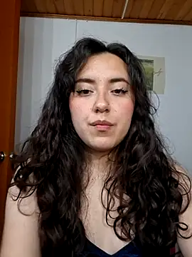 Snapshot of Emi_chik chatting on July 15, 2026, 6:31 am Emi chik online show from July 15, 2026, 6:31 am