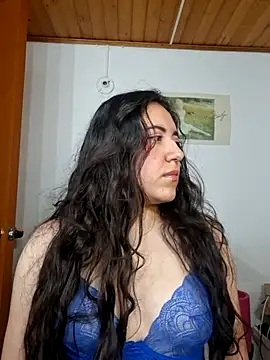 Snapshot of Emi_chik chatting on March 27, 2026, 10:49 am Emi chik online show from March 27, 2026, 10:49 am