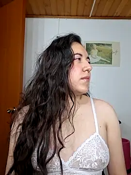 Snapshot of Emi_chik chatting on March 29, 2026, 9:44 am Emi chik online show from March 29, 2026, 9:44 am