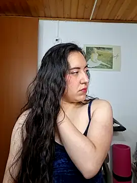 Snapshot of Emi_chik chatting on April 1, 2026, 12:28 pm Emi chik online show from April 1, 2026, 12:28 pm