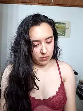 Emi chik online show from November 30, 2025, 9:32 am