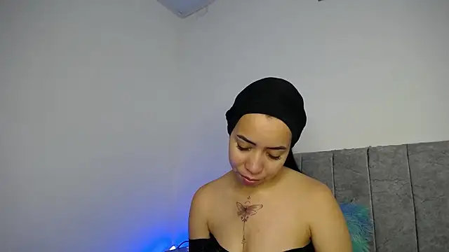 Snapshot of Sweet_hot_mia chatting on April 20, 2026, 2:18 pm Sweet hot mia online show from April 20, 2026, 2:18 pm
