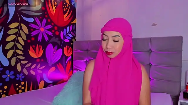 Snapshot of Sweet_hot_mia chatting on February 24, 2025, 7:41 pm Sweet hot mia online show from February 24, 2025, 7:41 pm