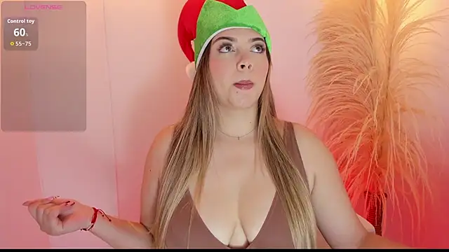 thaliafox  online show from December 15, 2025, 4:46 pm