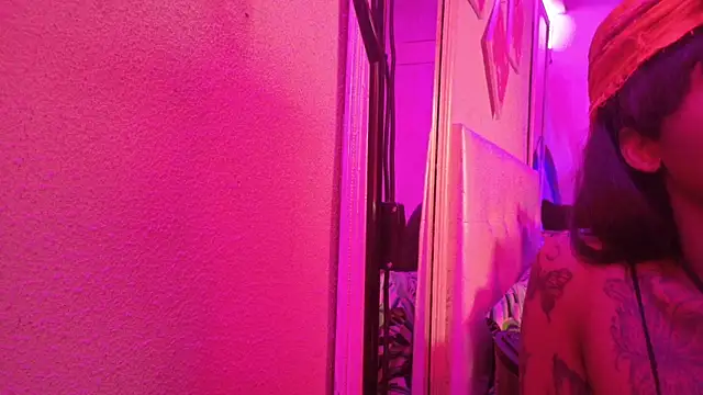 SlutyMaya4k online show from September 23, 2025, 4:52 am