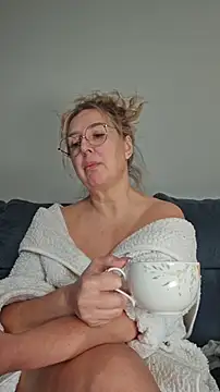 Snapshot of MariaRichi_ chatting on March 8, 2026, 8:50 am MariaRichi online show from March 8, 2026, 8:50 am