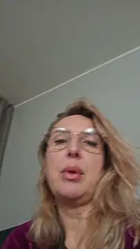 Snapshot of MariaRichi_ chatting on March 1, 2026, 7:19 am MariaRichi online show from March 1, 2026, 7:19 am