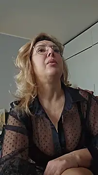 Snapshot of MariaRichi_ chatting on March 4, 2026, 8:00 am MariaRichi online show from March 4, 2026, 8:00 am