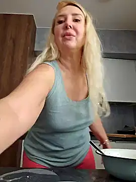 Snapshot of MariaRichi_ chatting on March 19, 2025, 10:44 am MariaRichi online show from March 19, 2025, 10:44 am