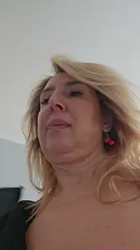 Snapshot of MariaRichi_ chatting on April 3, 2026, 7:15 am MariaRichi online show from April 3, 2026, 7:15 am