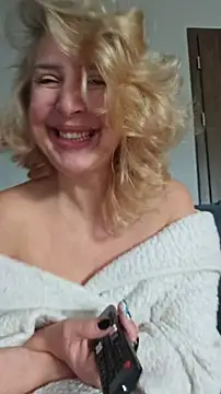 Snapshot of MariaRichi_ chatting on April 14, 2026, 6:40 am MariaRichi online show from April 14, 2026, 6:40 am