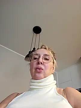 Snapshot of MariaRichi_ chatting on February 3, 2026, 8:41 am MariaRichi online show from February 3, 2026, 8:41 am