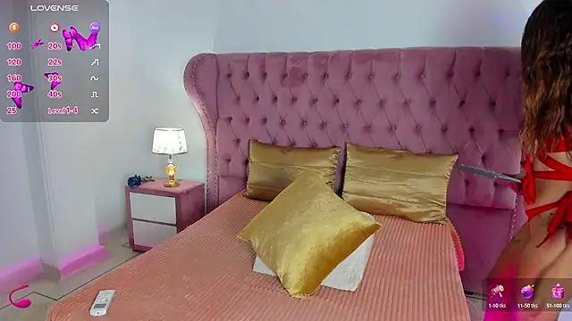 Snapshot of ShainaBonne chatting on October 9, 2025, 7:36 pm ShainaBonne online show from October 9, 2025, 7:36 pm